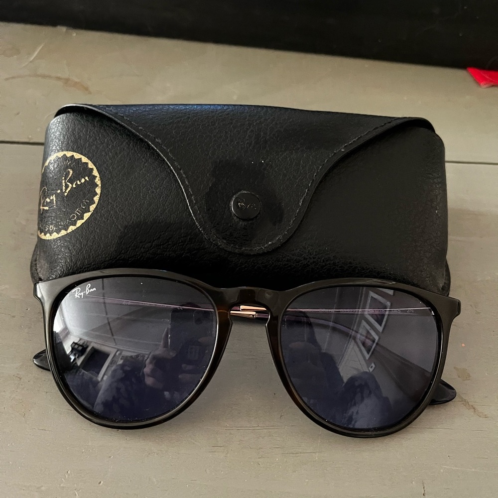 Erika Raybans